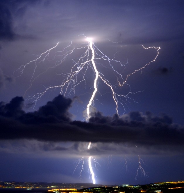 Saponara - Fulmini spettacolari sullo stretto di Messina