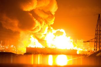 Saponara - GRANDE INCENDIO ALLA RAFFINERIA DI MILAZZO